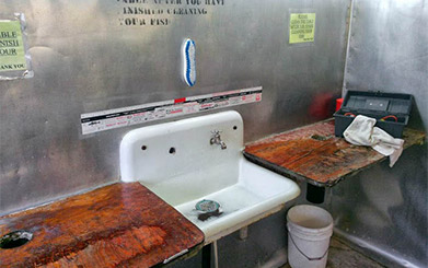Fish cleaning station